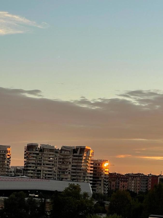 On The Top Floor Watching Citylife And Mico Milán Exterior foto